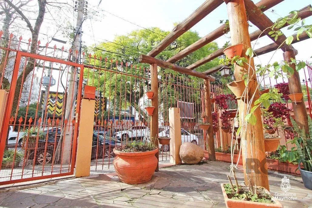 Imagem Casa de 250m² Para comprar no Bairro Mont Serrat Por R$1.120.000,00
