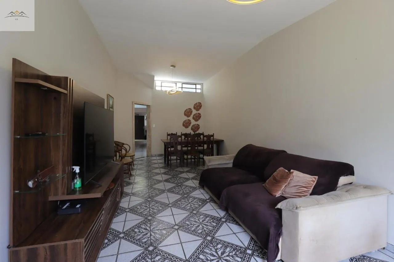 Imagem Sobrado à venda na V. Pires, Santo André 5 dorm. 2 suítes 5 vgs 280m²