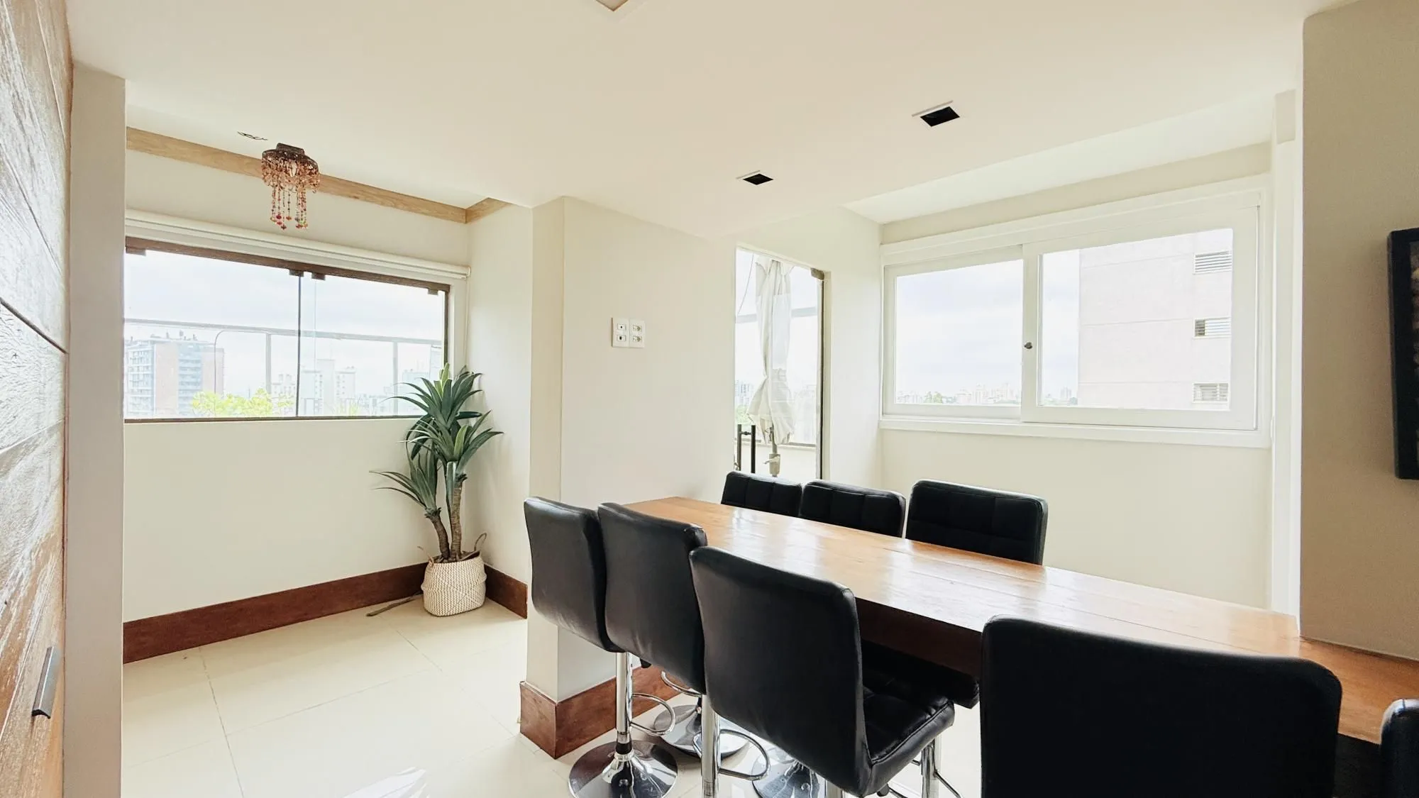 Imagem Cobertura Duplex de 318m com Piscina Privativa, Energia Solar e Vista Panorâmica