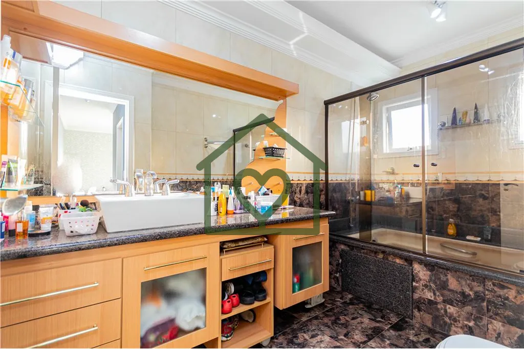 Imagem Excelente Casa em Condomínio fechado no Ecoville, composta de 2 pisos, com opção do terceiro. Pri...