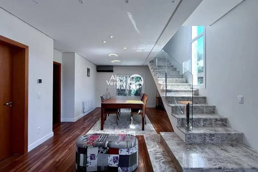 Imagem Vende-se Casa em Condominio com 3 suites a 5 minutos da Rua Coberta