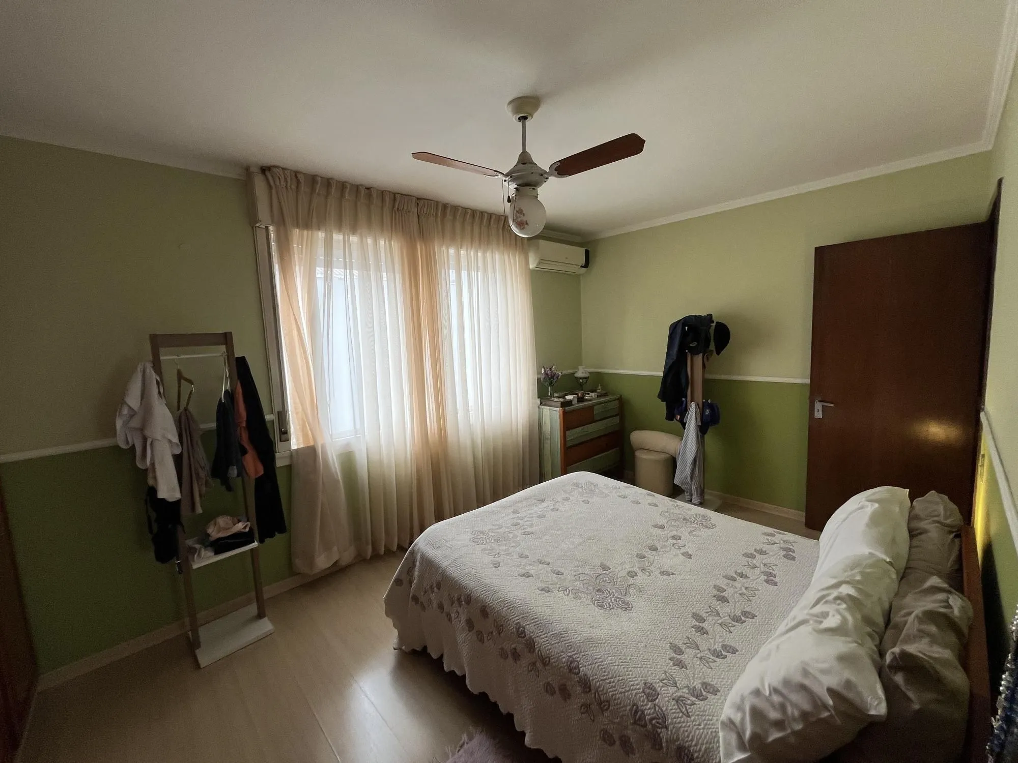 Imagem Apartamento de dois quartos com suíte no bairro Menino Deus em Porto Alegre