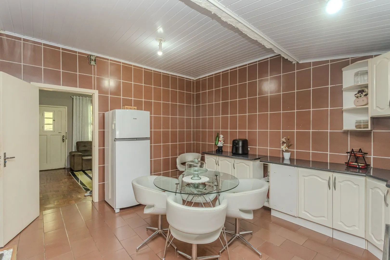 Imagem Casa no bairro Jardim Botânico de 3 dormitórios e garagem e terreno com 370m²