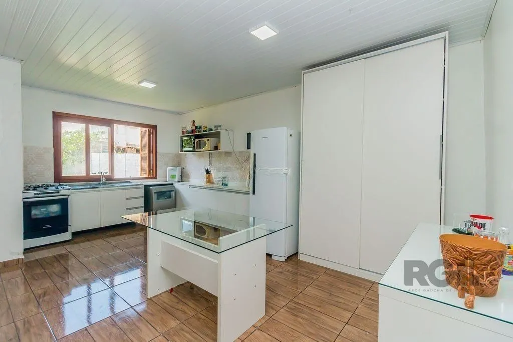 Imagem Casa de 2 dormitórios com 98m² no Bairro Lomba do Pinheiro