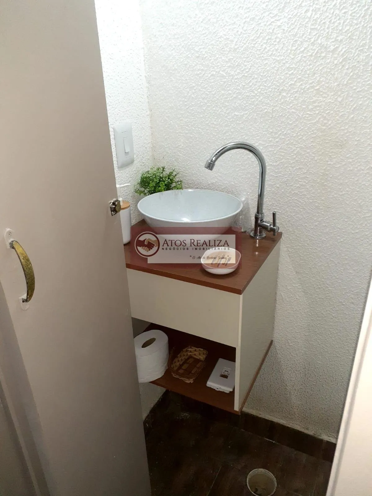 Imagem Oportunidade a Venda na Vila Império. Sobrado de 125m, com 3 dormitórios, sendo 1 suíte, sala, cozinha e 2 banheiros, 2 vagas de Garagens, aceita Financiamento bancários, valor de Oportunidade, R$ 580k, estuda uma proposta de permuta.
