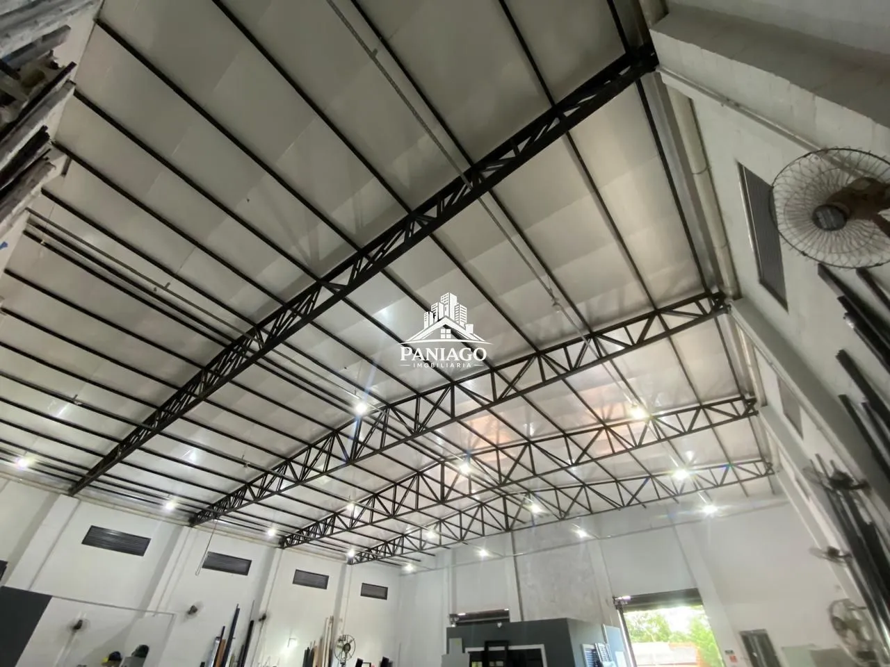 Imagem Barracão 430 m², pé direito alto, energia solar - Parque Geórgia, Cuiabá/MT