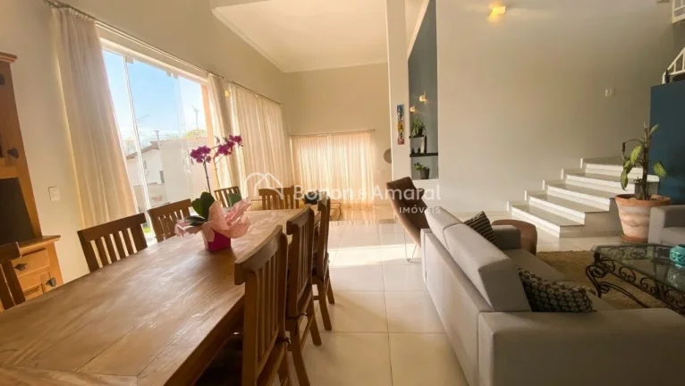 Imagem Linda casa no Loteamento Caminhos de São Conrado.

Projeto que privilegia integração, 
conforto e...
