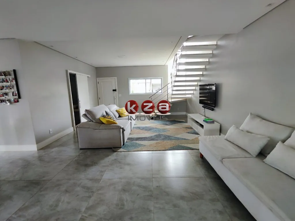 Imagem Imperdível! LInda Casa em condomínio na cidade de Valinhos-SP, : 3 quartos, 1 suíte, 2 salas, 2 banheiros, 2 vagas de garagem, 210m².
