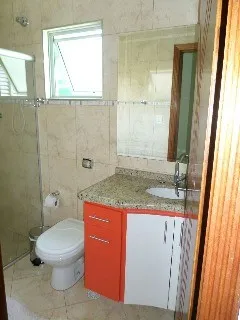 Imagem Imperdível Sobrado à Venda em Santo André-SP, Jardim Las Vegas: 3 quartos, 1 suíte, 4 banheiros, 8 vagas de garagem, 220m².