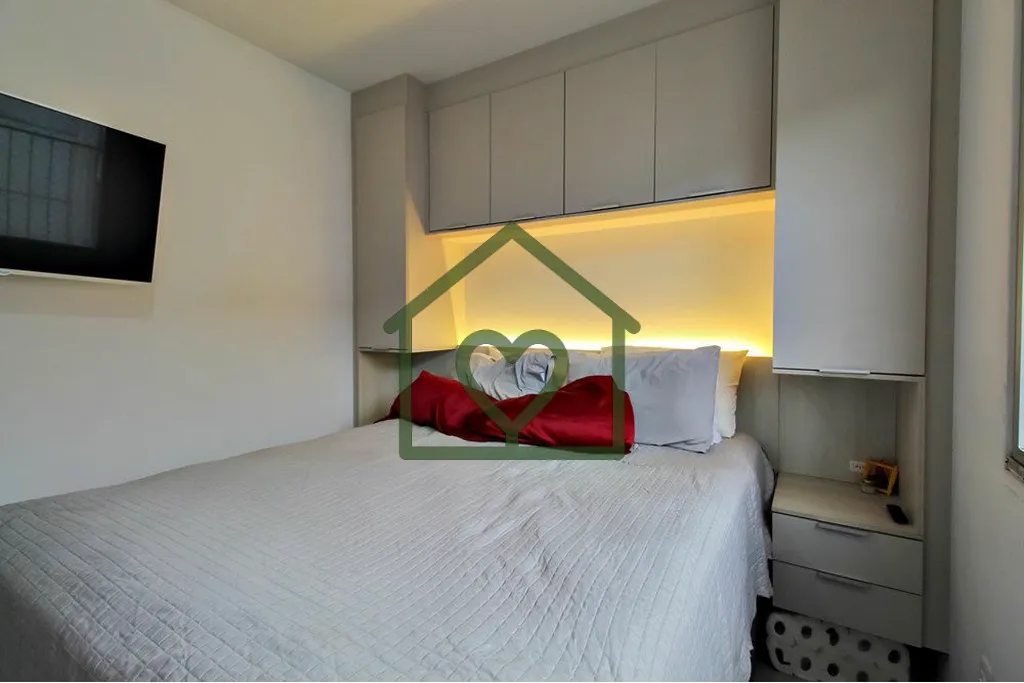 Imagem Este NÃO É um apartamento comum. Em um prédio de construção tradicional e sólida na Av. Otto N...