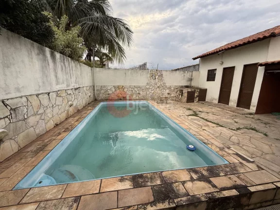 Imagem Casa térrea em condomínio locação fixa, 2 quartos + edícula, Praia Linda