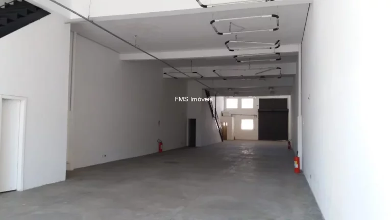 Imagem Galpão com 950m2 em Alphaville Industrial - Barueri