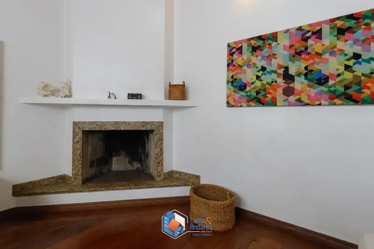 Imagem Sobrado para venda em Chácara Inglesa com 3 quartos, sendo 2 suítes, 304m²
