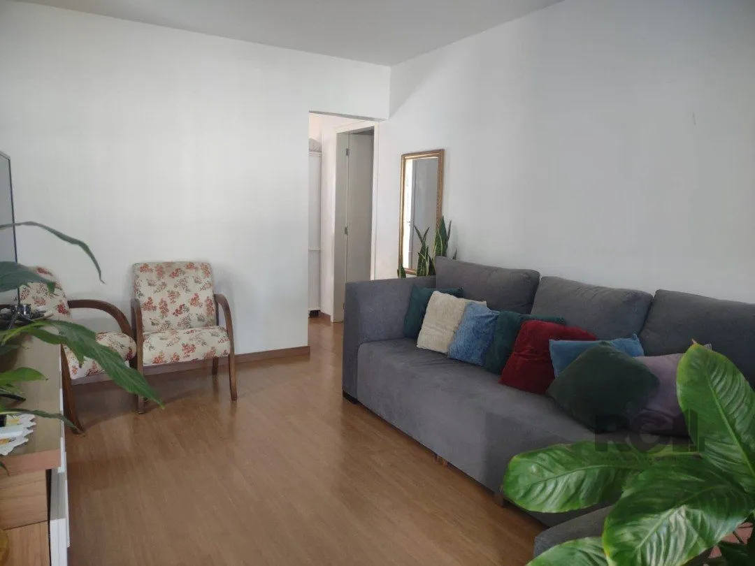 Imagem Casa com 250m², 2 quartos, 1 suite, edícula, no bairro Nonoai