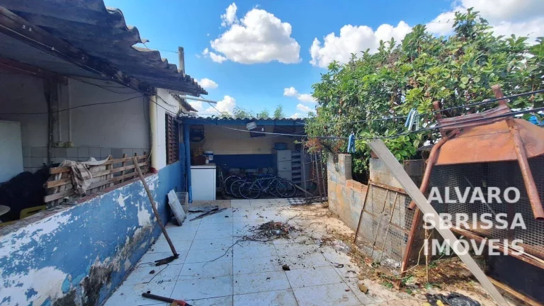 Imagem Oportunidade: Terreno com 2 Casas, Quintal e Espaço para Comércio à venda no Bairro São Judas Tadeu - Itu/SP