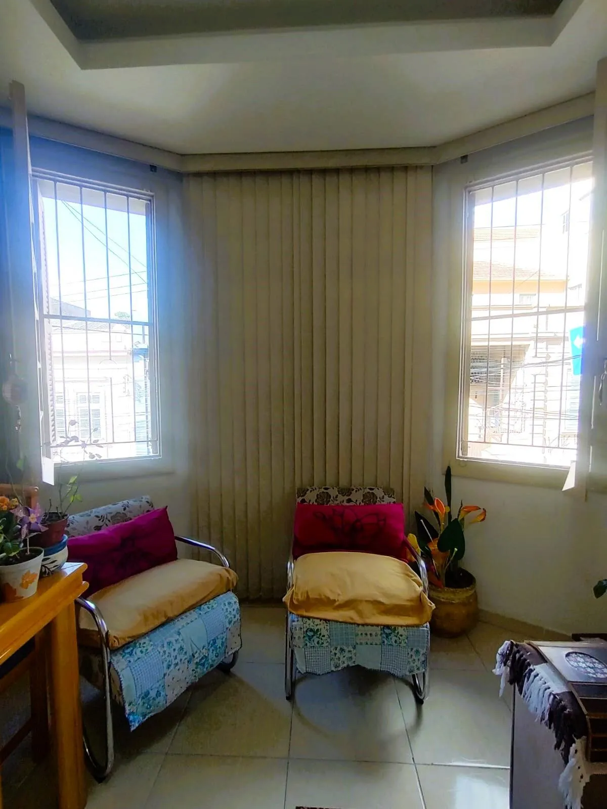 Imagem Apartamento 2 dormitórios semimobiliado próximo do Colégio Rosário