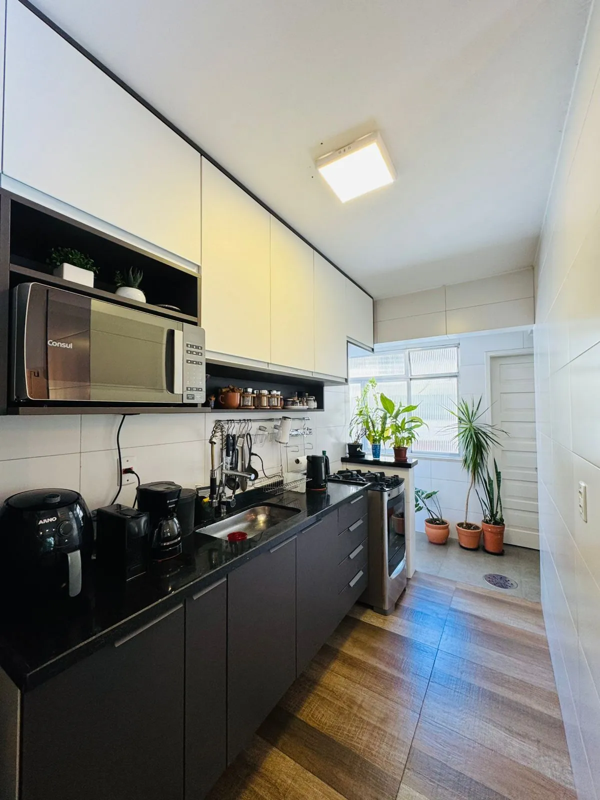 Imagem Apartamento Reformado, Ensolarado e a Poucos Passos da Redenção