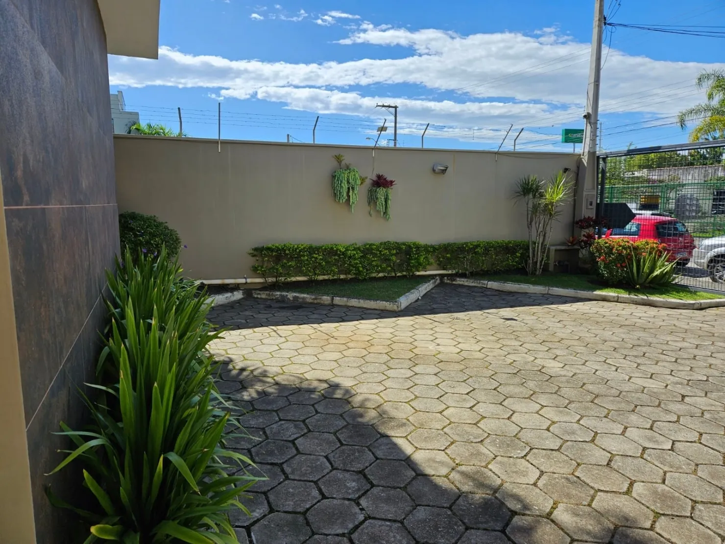 Imagem Comercial à venda e locação 5 Quartos, 2 Suites, 4 Vagas, 393.74M², Chácara Selles, Guaratinguetá - SP