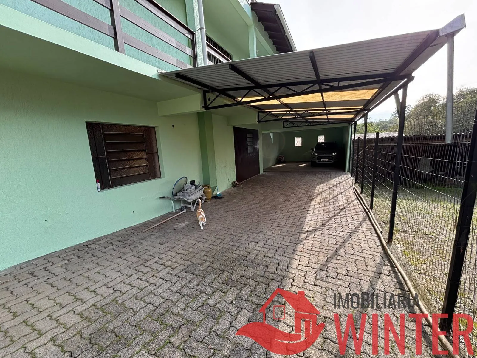 Imagem Casa ampla com 2 Dormitórios, garagem coberta para 3 carros - Matiel