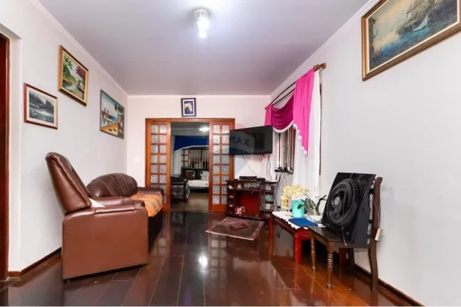 Imagem Casa bem localizada com 4 dormitórios, 2 vagas de garagem.