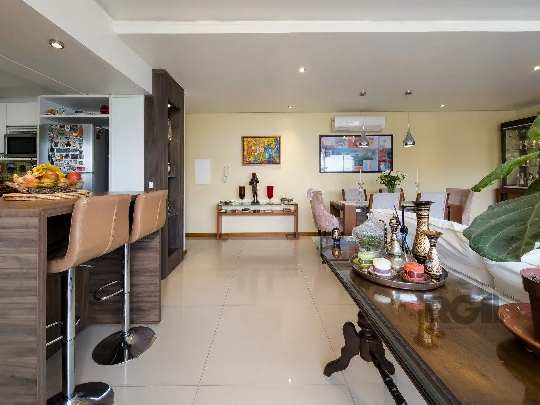 Imagem Apartamento com 3 quartos, suite, 3 vagas, condomínio com infra - Bairro Tristeza