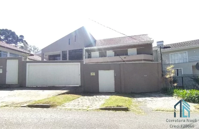 Imagem Casa, 04 quartos c/suíte, 02 subsolos tipo bunker, com 05 ambientes subterrâneos amplos, ideal para adega e estúdio, em Curitiba PR