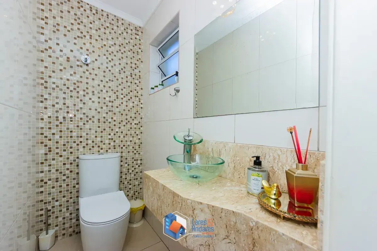 Imagem Sobrado para venda em Sacomã com 5 quartos, sendo 1 suíte, 245m²