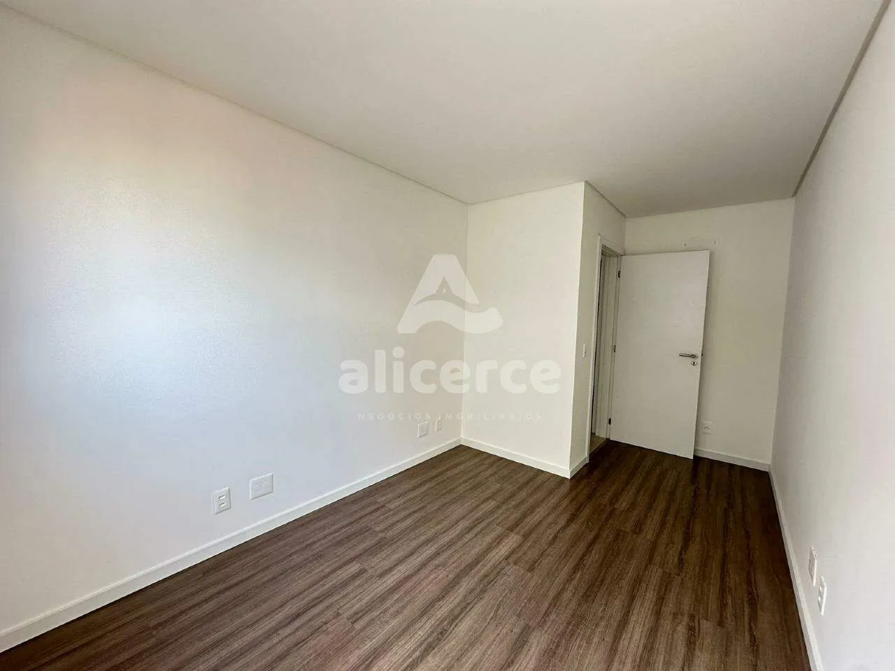 Imagem Apartamento Duplex à venda com 2 quartos 1 suíte, 111,55m² em Canto Florianópolis