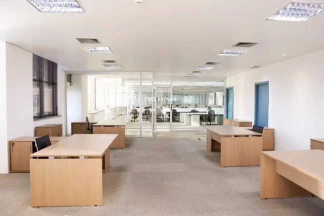 Imagem Andar comercial com 888m² na Av. das Nações Unidas.