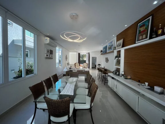 Imagem *Casa de Luxo em Módulo Arborizado Próximo ao Shopping*