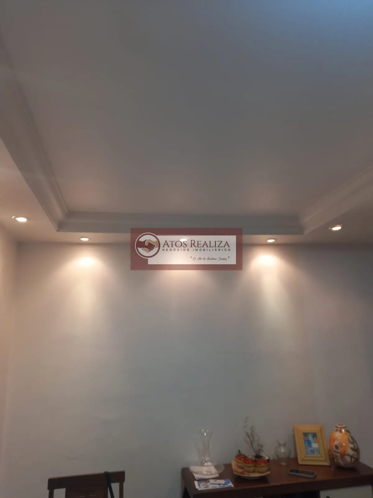 Imagem Vendo SUPER Oportunidade no Jardim Lalo. Apartamento de 2 Dormitórios com Armários, Cozinha com planejados, 1 vaga de garagem. Valor R$ 320.000 valor de oportunidade.