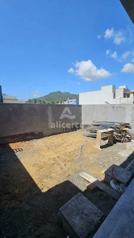 Imagem Excelente Oportunidade de Investimento em Condomínio Completo! Casa à venda no Delta Ville - Biguaçu/SC