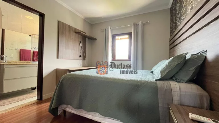 Imagem Sobrado com 3 dormitórios à venda, 180 m² por R$ 1.030.000 - Jardim Hípica Pinheiro - Taubaté/SP
