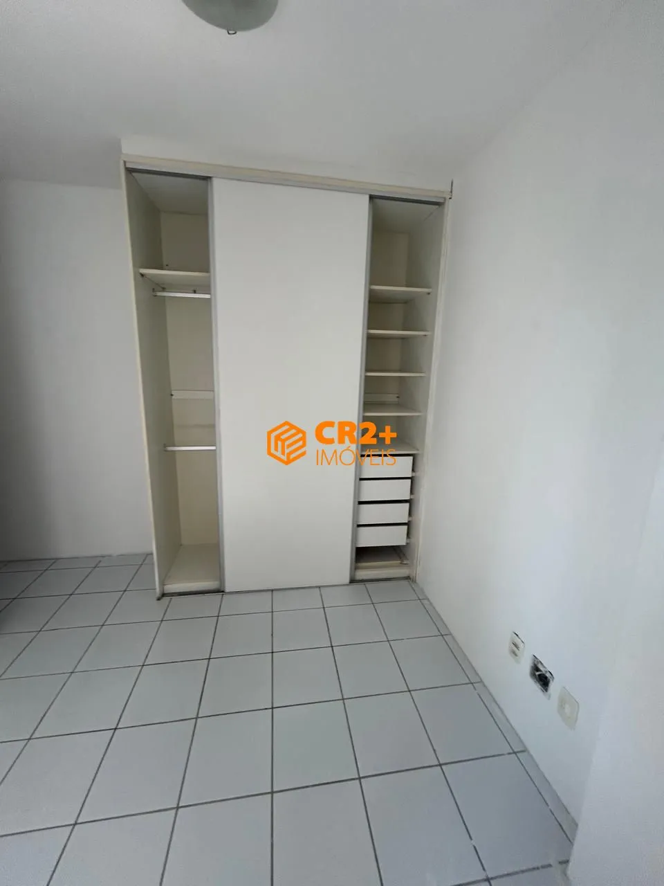 Imagem Vendo apartamento 03 quartos, 01 suíte 02 vagas de garagem no Espinheiro. 81m²