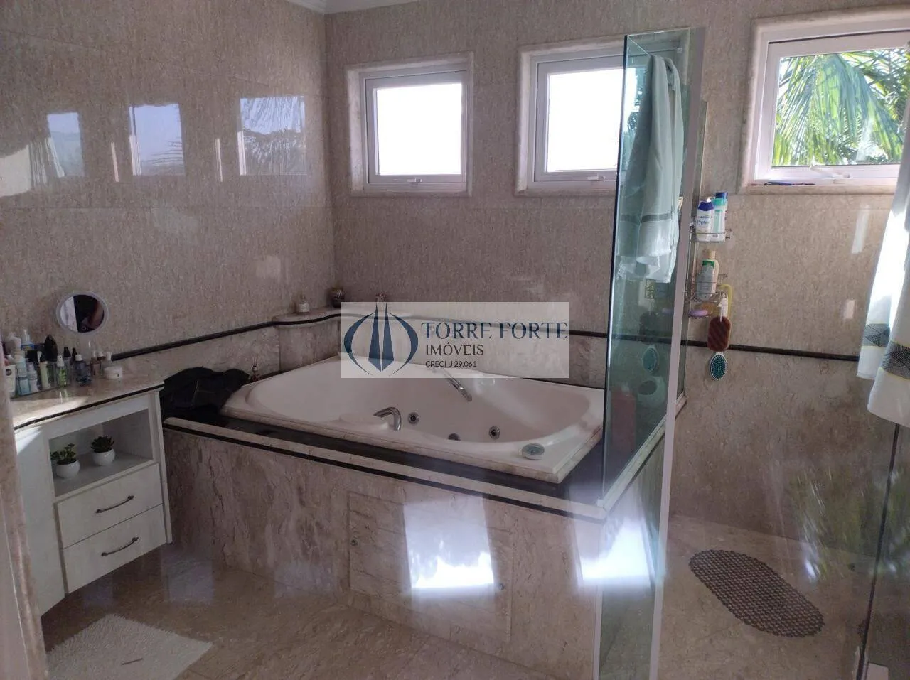 Imagem Casa de condominio no Aruja V com 4 suites 4 vagas no Jardim Fazenda Rincão