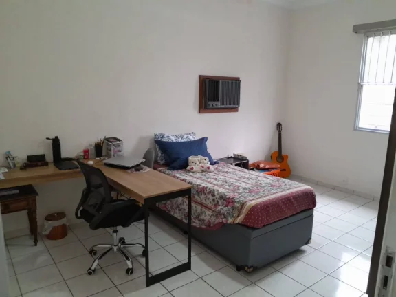 Imagem Sobreposta Alta, com Garagem Fechada, Ponta da Praia