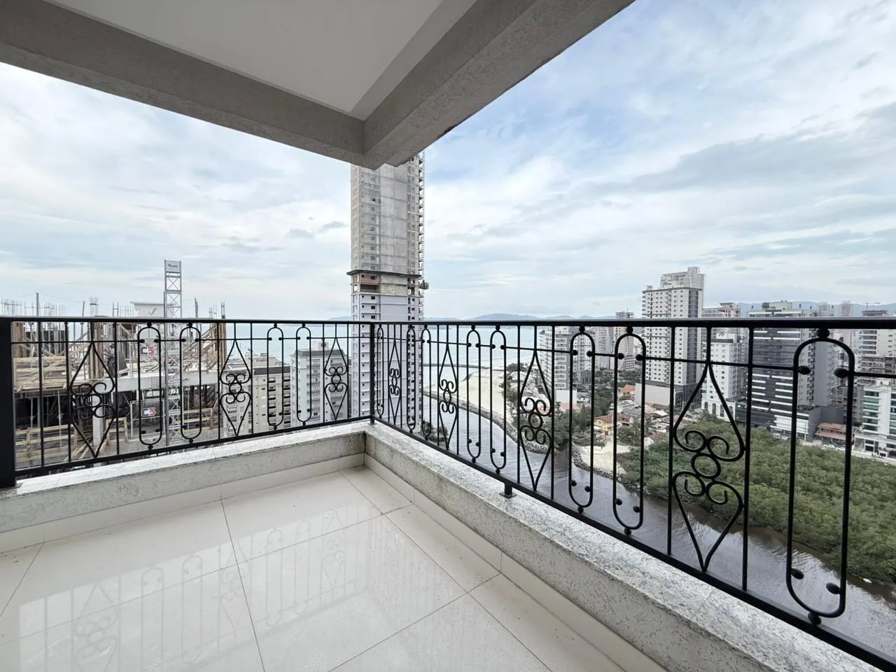 Imagem Apartamento com vista para o mar à venda com 200m2 por R$ 3.800.000,00