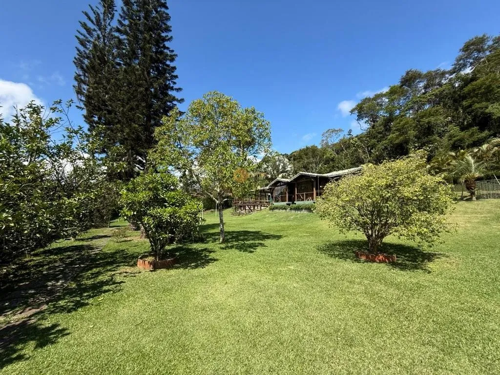 Imagem Casa em Condomínio para Venda em Teresópolis / RJ no bairro Albuquerque