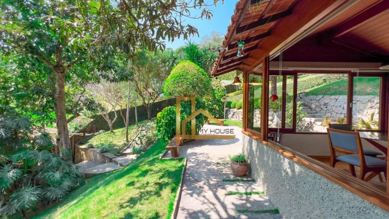 Imagem Casa linear com 3 quartos com suíte e terreno de 2.580 m² e Lazer privativo perto do centro de Teresópolis!