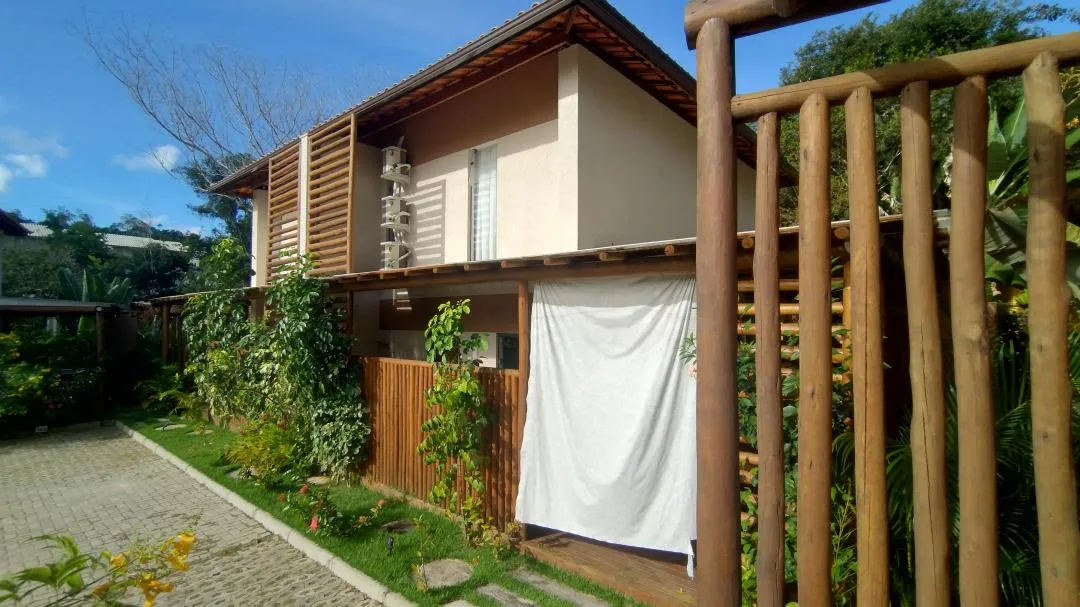 Imagem Oportunidade: Casa em Condomínio com Piscina na Praia do Forte - Venda!