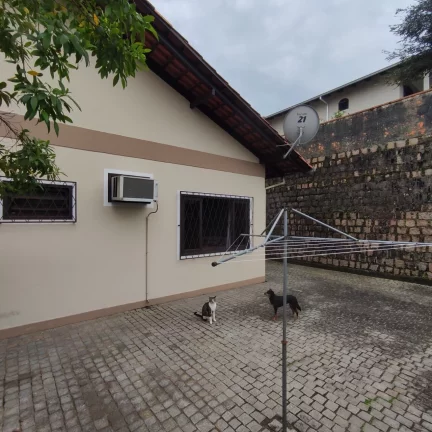 Imagem Residência averbada à venda em Joinville, bairro Floresta.