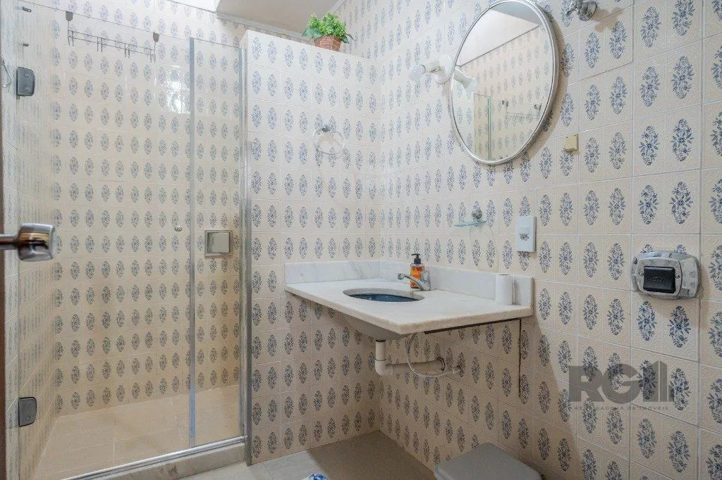 Imagem Casa com 4 dormitórios no bairro Gloria