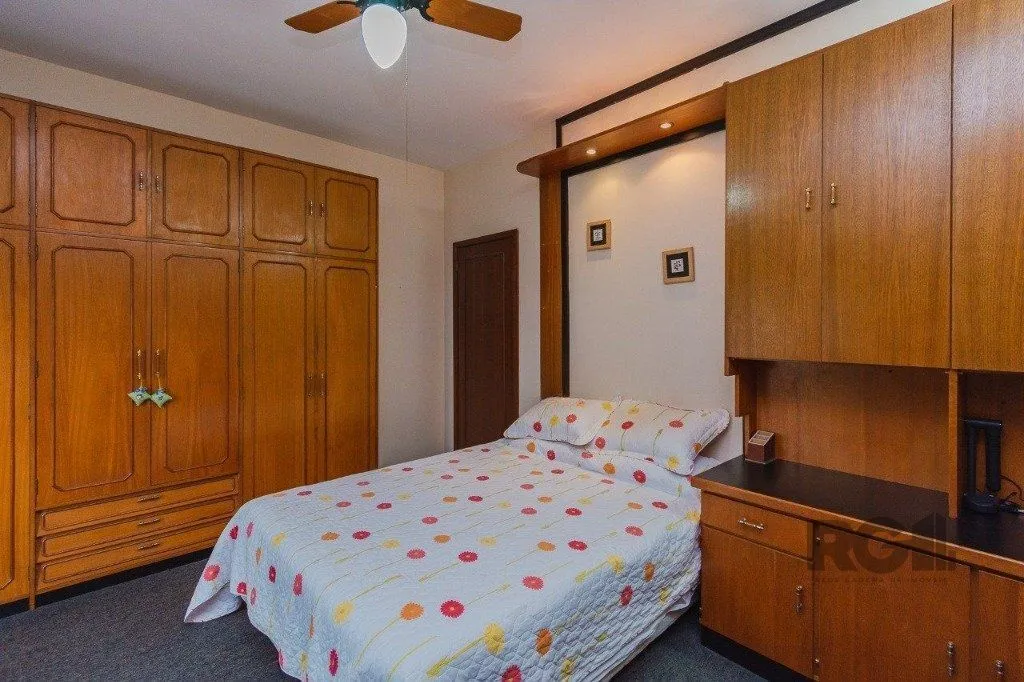 Imagem Casa com 4 dormitórios no bairro Morro Santana