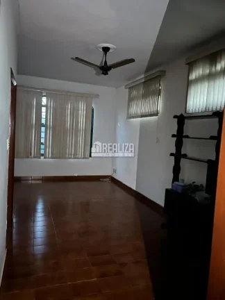 Imagem Vende-se casa com dois quartos no centro da cidade - Igarapava/SP