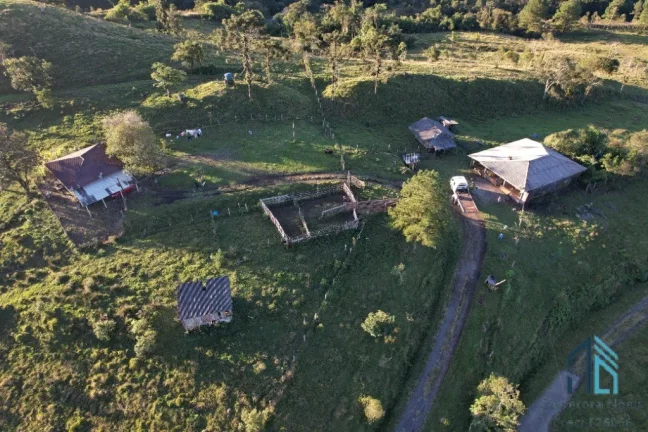 Imagem Chácara com 02 casas bem localizada, apenas 70km de Curitiba em Campina Grande do Sul PR