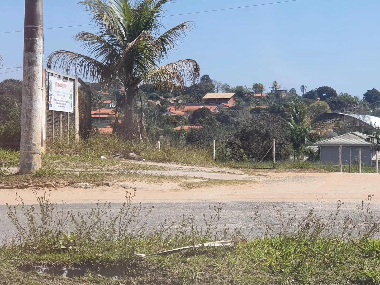 Imagem Terreno à venda na rua principal de Sarapuí