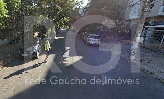 Imagem Casa com 4 quartos, 4 banheiros e amplo pátio no miolo do bairro Cidade Baixa!