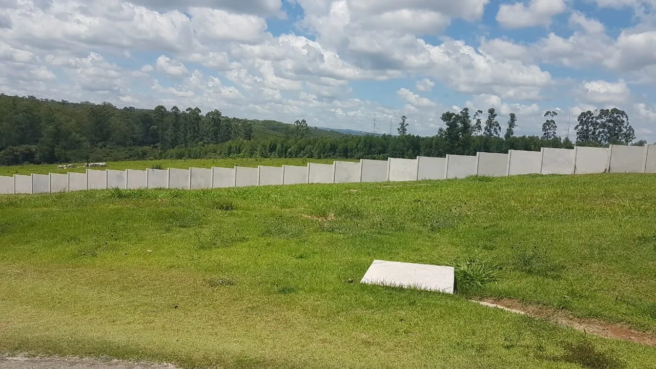 Imagem Lote de 1005,33m² Localizado no Condomínio Fazenda Alta Vista.