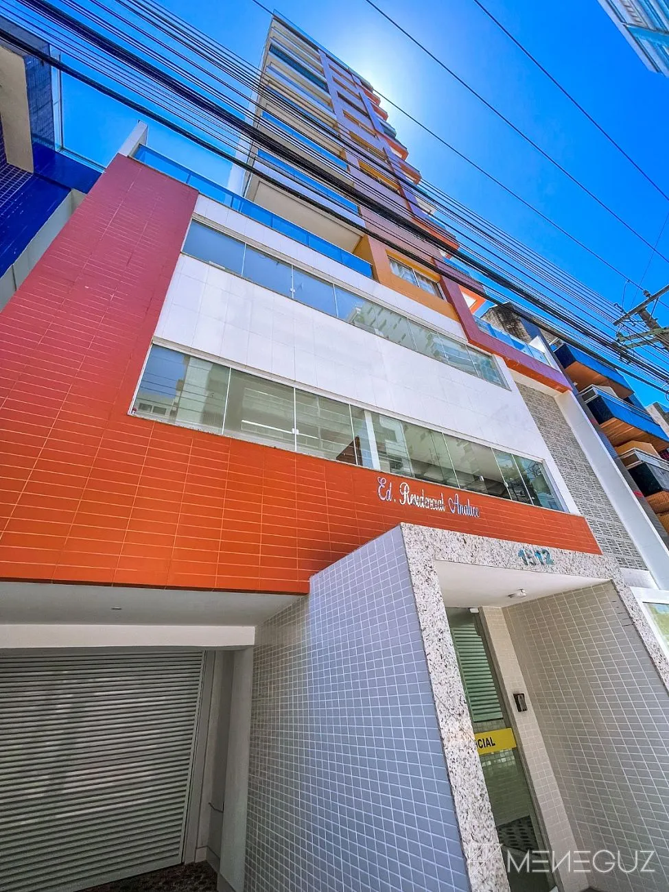 Imagem Apartamento com dois quartos, sendo duas suítes a venda na Praia do Morro, em Guarapari, a duas quadras do mar