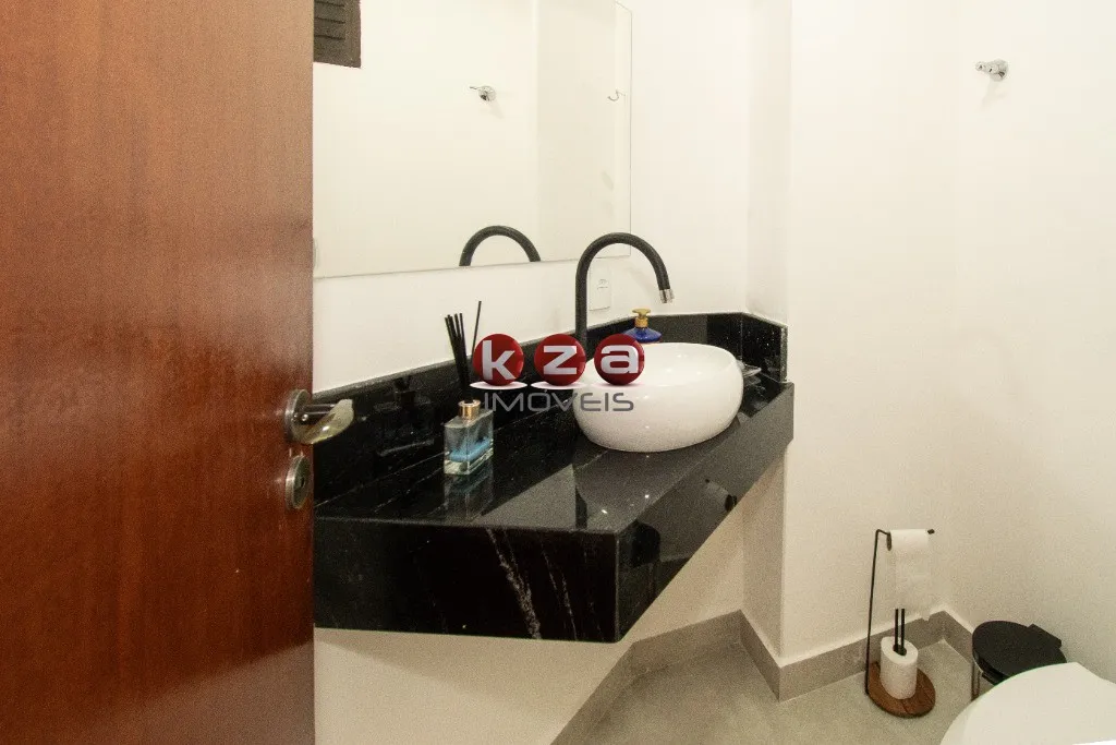 Imagem Imperdível! Apartamento de alto padrão a venda, com 3 suítes no centro de Vinhedo-SP, com 186m² e 2 vagas de garagem. Venha conferir!